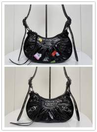 Picture of Balenciaga Handbags _SKUfw223142346fw